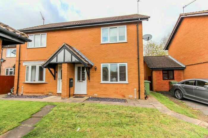 3 Bedroom Semi-Detached House To Rent In Chatsworth Drive, Wellingborough, NN8