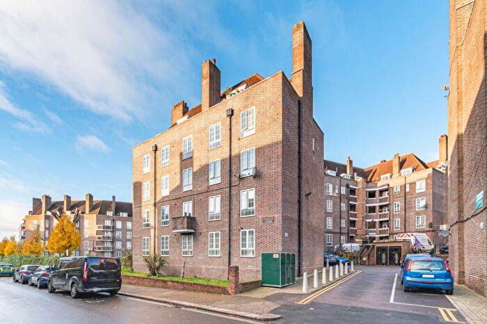 1 Bedroom Flat For Sale In Dog Kennel Hill Estate, East Dulwich, London, SE22