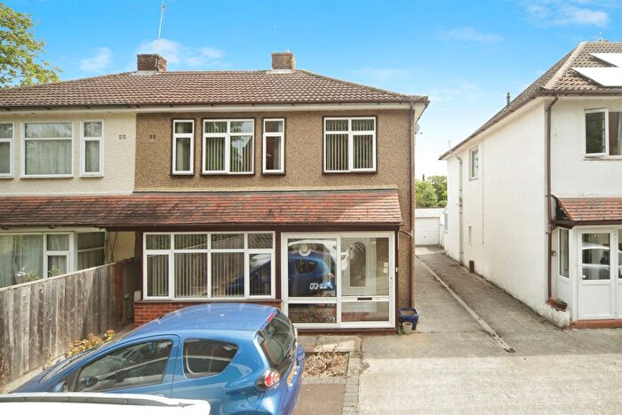 3 Bedroom Semi-Detached House For Sale In St. Johns Road, Taunton, TA1