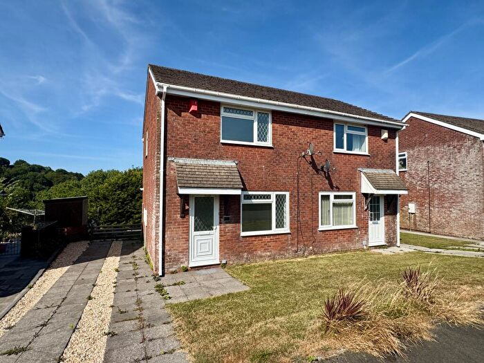 2 Bedroom House To Rent In Llwyn Meredith, Carmarthen, SA31