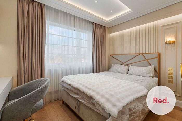 Studio To Rent In Palace Gardens Terrace, London, W8