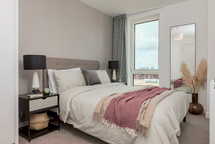 2 Bedroom Apartment To Rent In Farrier, M5