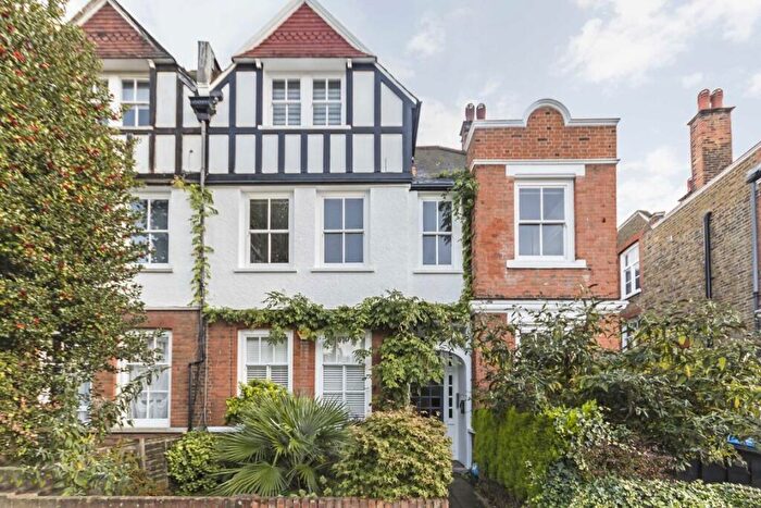 1 Bedroom Flat To Rent In Lingfield Avenue, Kingston Upon Thames, KT1