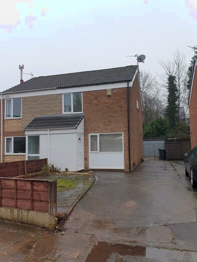 3 Bedroom Semi-Detached House To Rent In Dovey Close, Tyldesley, M29