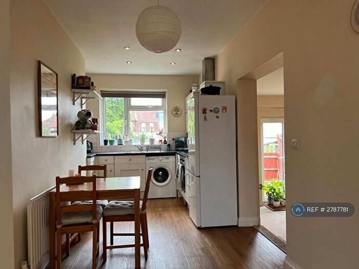 2 Bedroom Flat To Rent In Selborne Road, Bristol, BS7