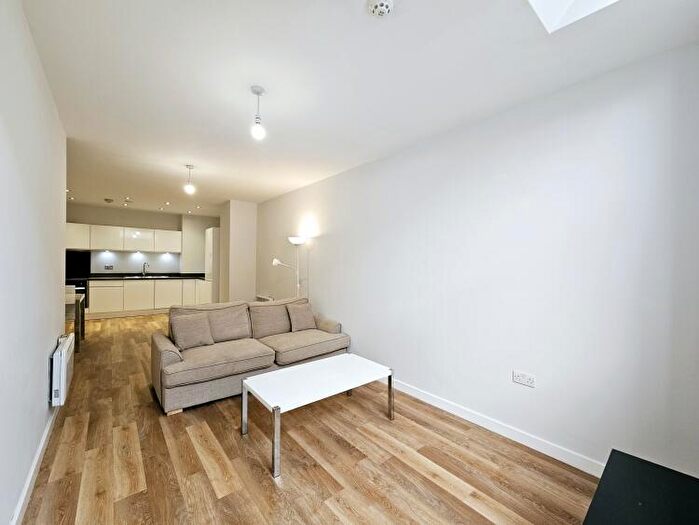 2 Bedroom Apartment To Rent In Tate House - New York Road Leeds, LS2
