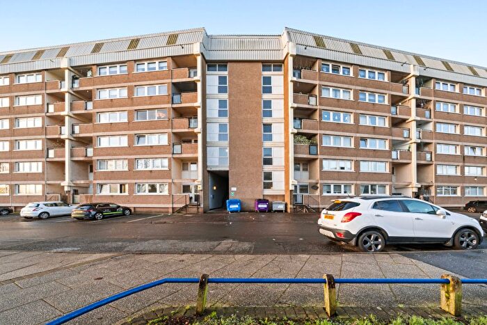 3 Bedroom Maisonette For Sale In Hillpark Drive, Hillpark, Glasgow, G43