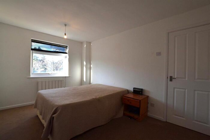 2 Bedroom Apartment For Sale In Fleet Road, Fleet, GU51