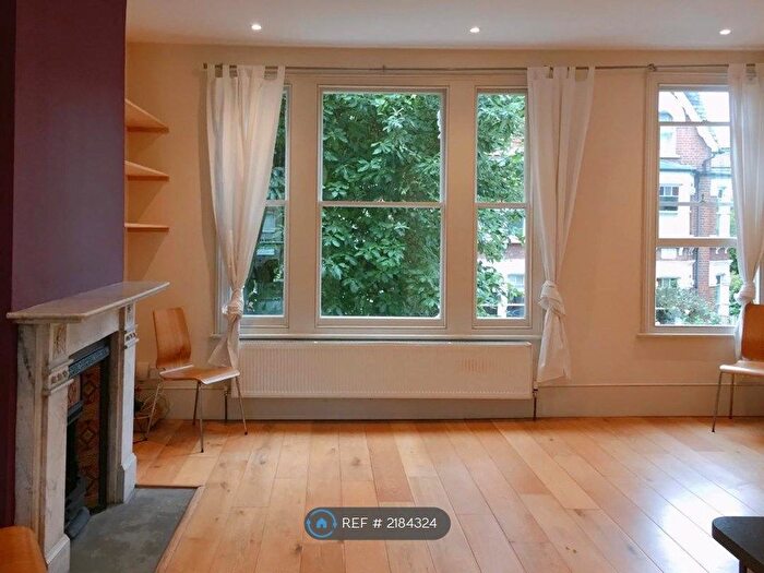 3 Bedroom Maisonette To Rent In Clissold Crescent, London, N16