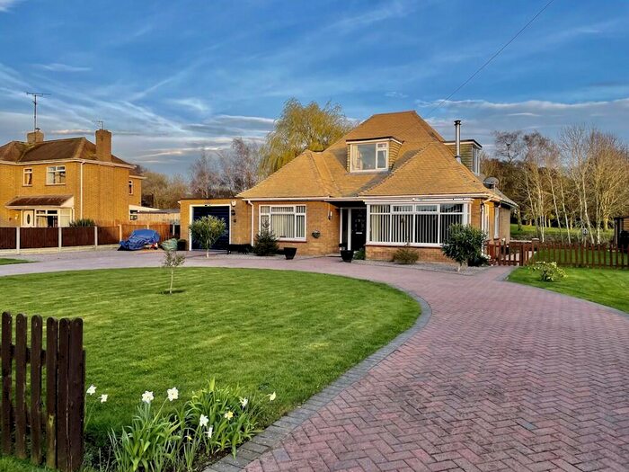 3 Bedroom Detached Bungalow For Sale In Seas End Road, Surfleet, PE11