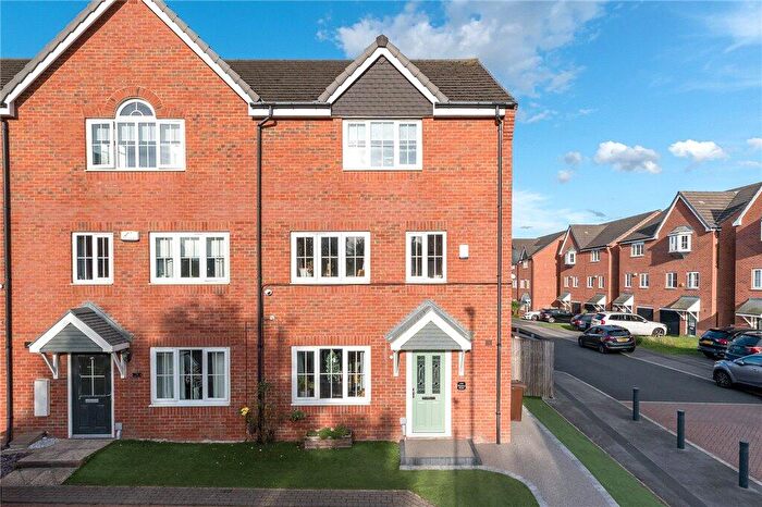 4 Bedroom Town House For Sale In Waggon Road, Leeds, West Yorkshire, LS10