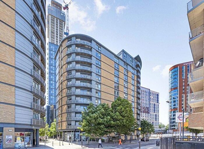 1 Bedroom Flat To Rent In Trentham Court, Victoria Road, North Acton, Park Royal, London, W3