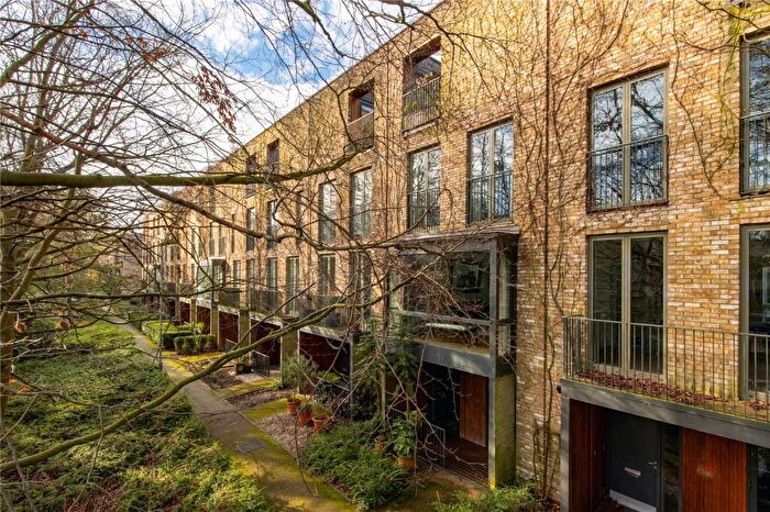 4 Bedroom Terraced House For Sale In Aberdeen Avenue, Cambridge, CB2