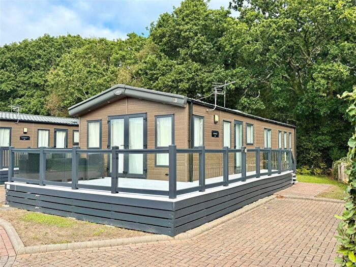 2 Bedroom Park Home For Sale In Sway Road, New Milton, Hampshire, BH25