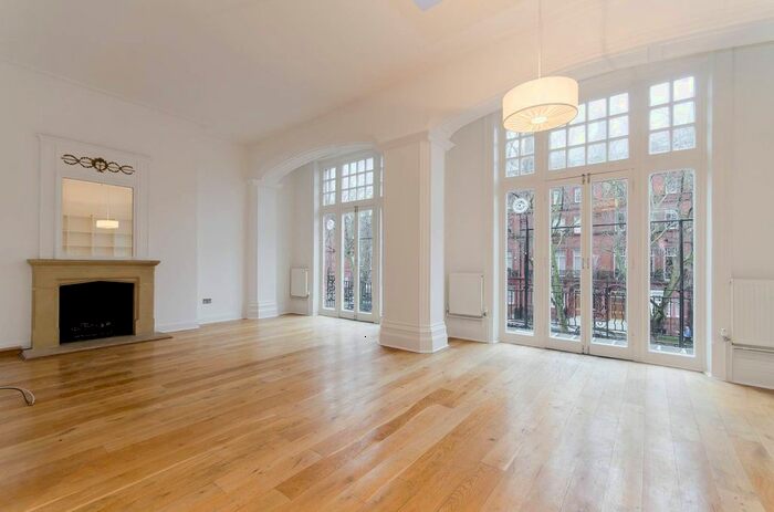 3 Bedroom Maisonette To Rent In Hans Place, Knightsbridge, London, SW1X