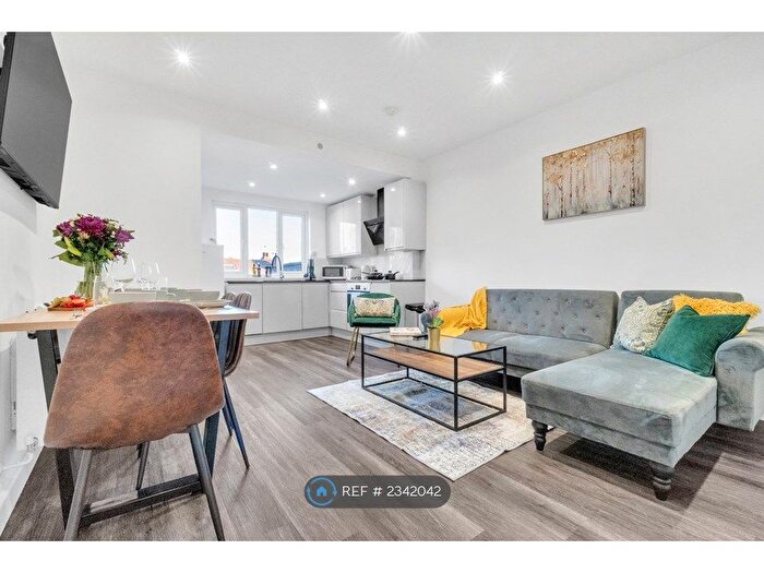 2 Bedroom Flat To Rent In Mount Road, London, NW4