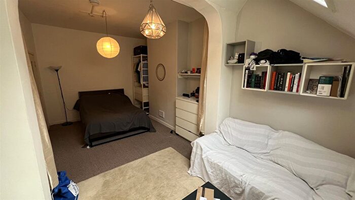 Studio To Rent In Chatham Grove, Manchester, M20