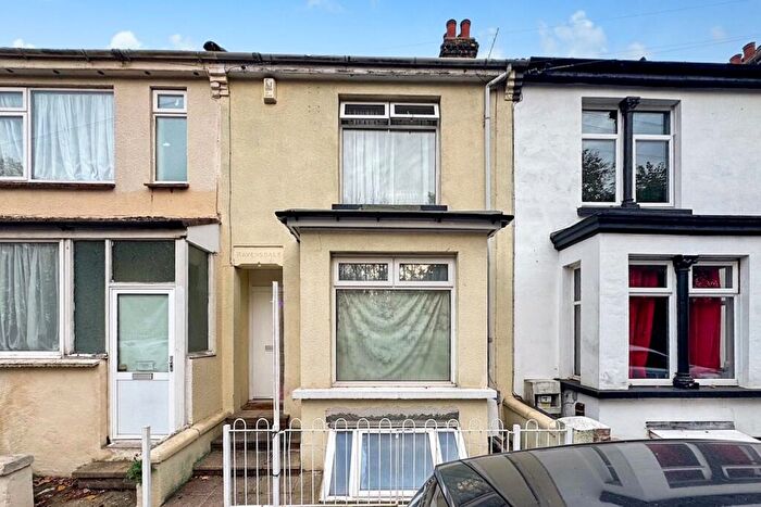 3 Bedroom Terraced House For Sale In Rosebery Road, Gillingham, ME7