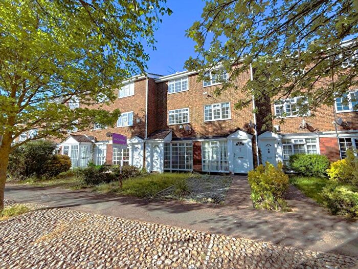 4 Bedroom Terraced House For Sale In Tilbury Road, Rainham, ME8