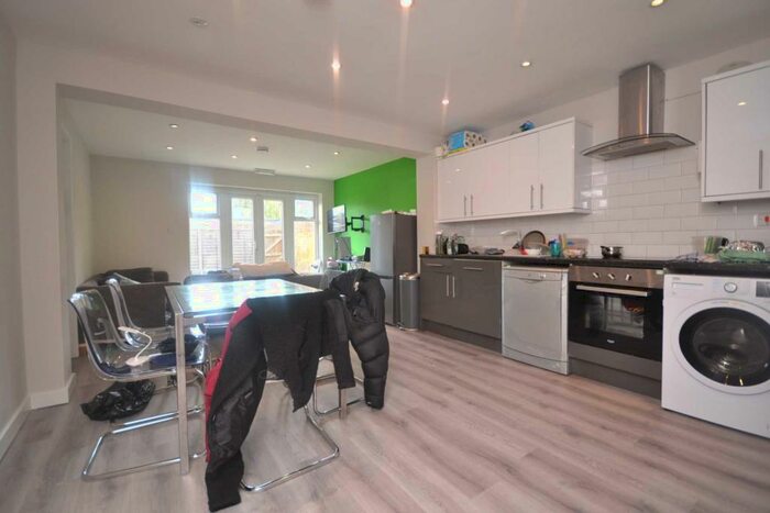 5 Bedroom Terraced House To Rent In Whitby Drive, Reading, RG1