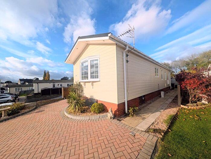 3 Bedroom Park Home For Sale In Mill Farm Park, Bulkington, CV12