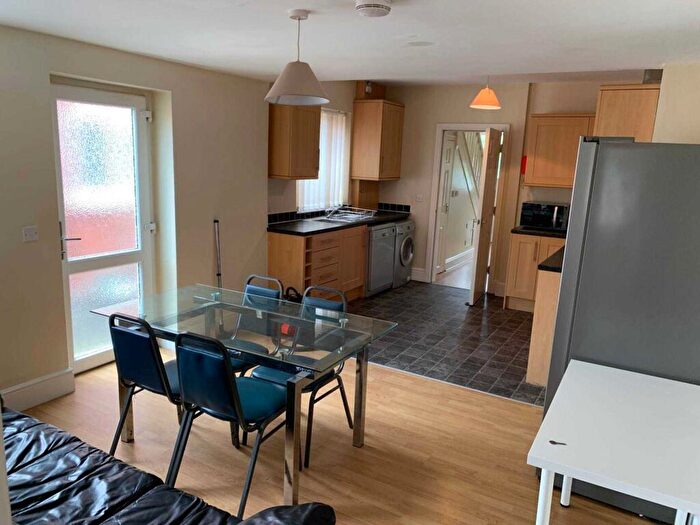 6 Bedroom Semi-Detached House To Rent In Brocklebank Road, Fallowfield, M14