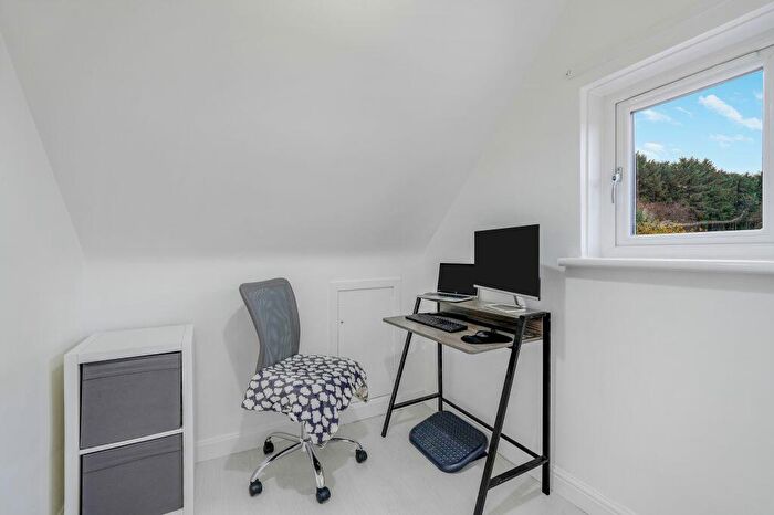 2 Bedroom Semi-Detached House For Sale In Mellerstain Road, Kirkcaldy, KY2