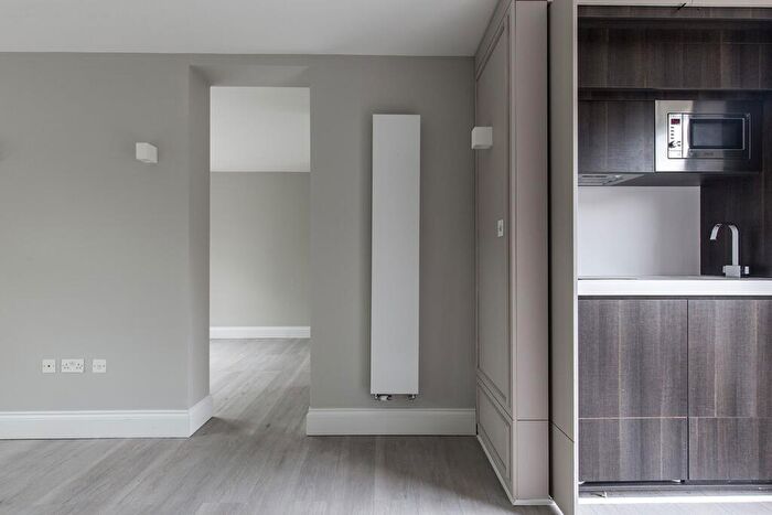 Flat To Rent In Flat Riverside Apartment, N13