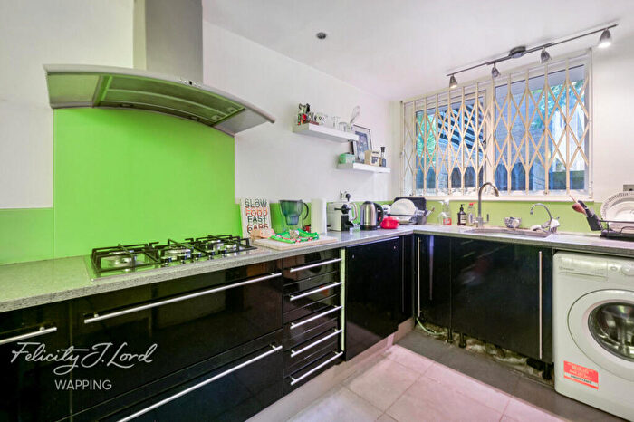3 Bedroom Flat For Sale In Cloysters Green, London, E1W
