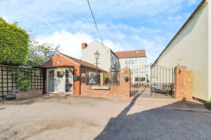 3 Bedroom Detached House For Sale In High Street, Beckingham, Doncaster, DN10