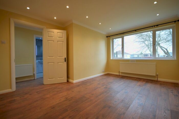 2 Bedroom Maisonette To Rent In Baring Close, Grove Park, SE12