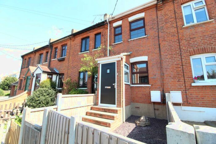 2 Bedroom Semi-Detached House To Rent In Gladstone Road, Hockley, Essex, SS5