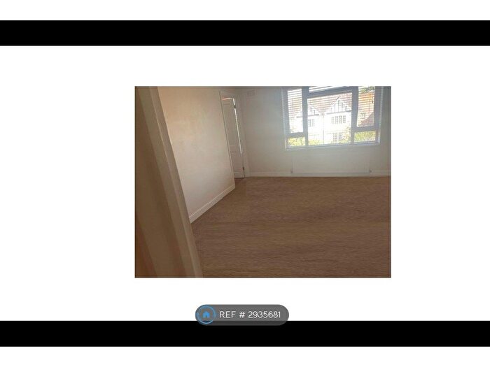 1 Bedroom Flat To Rent In Windsor Court, London, N11