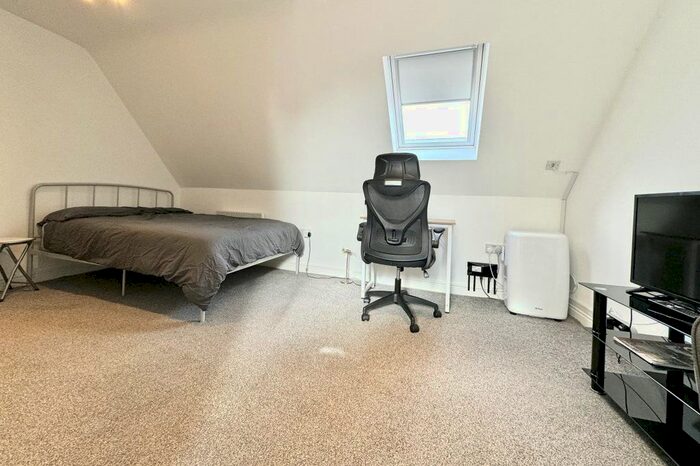 Studio To Rent In Herschel Street, Slough, SL1