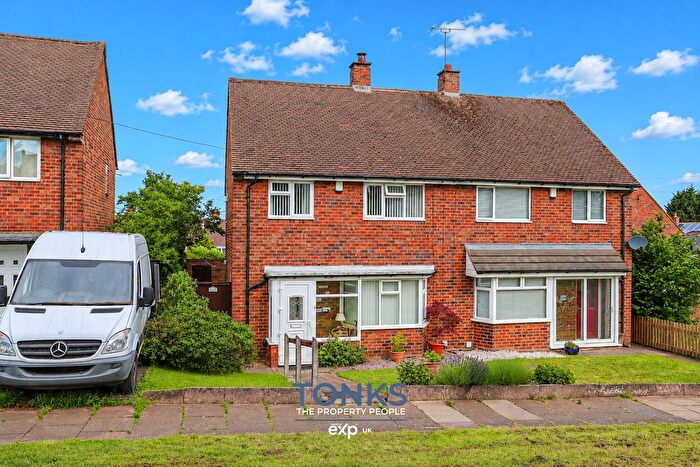 3 Bedroom Semi-Detached House For Sale In Bleakhouse Road, Oldbury, B68