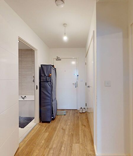 1 Bedroom Flat To Rent In Lakeside Drive, London, NW10