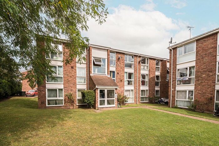 2 Bedroom Flat For Sale In Oakley Close, Isleworth, TW7