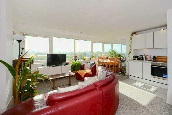 2 Bedroom Apartment To Rent In Aragon Tower, SE8