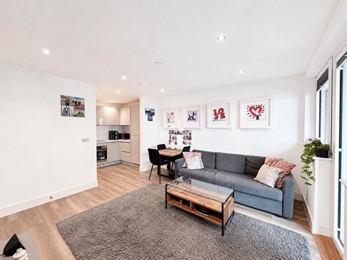 1 Bedroom Flat For Sale In Ashwell House, Healum Avenue, Southall, UB2