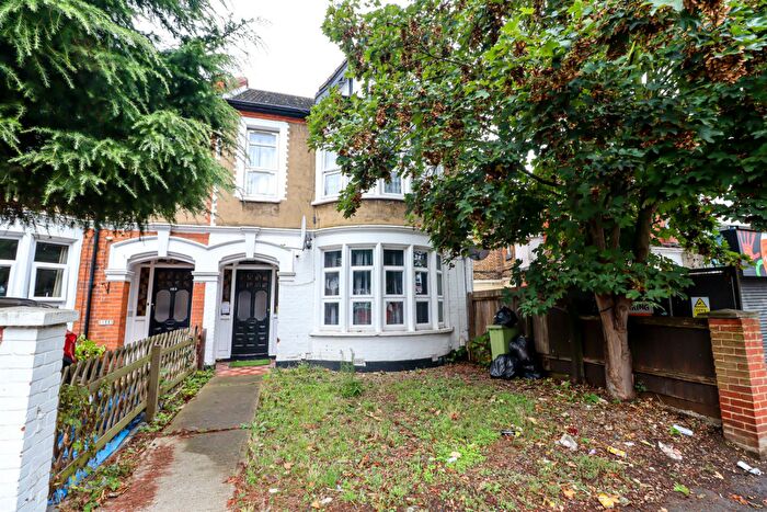 2 Bedroom Flat For Sale In Valkyrie Road, Westcliff-On-Sea, SS0