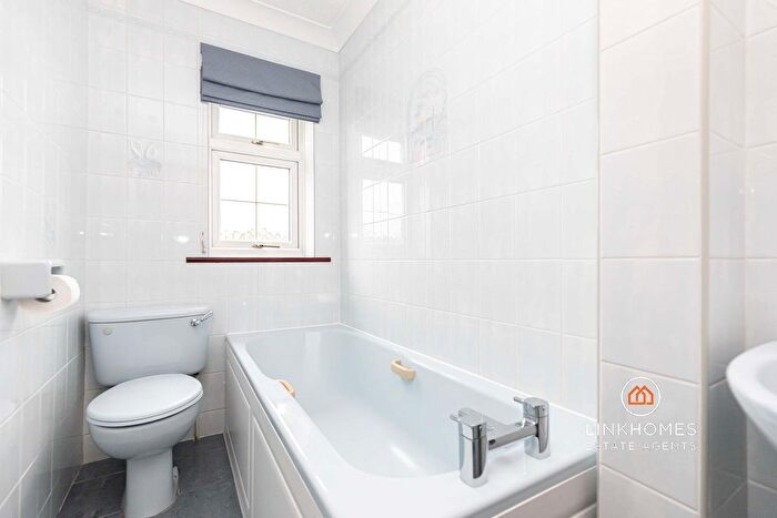 3 Bedroom Terraced House For Sale In Elizabeth Road, Poole, BH15