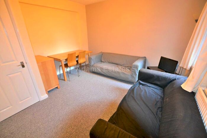 3 Bedroom Terraced House To Rent In Granby Gardens, Reading, RG1