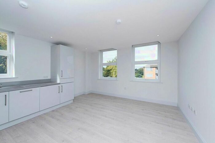 1 Bedroom Flat To Rent In High Road, London, N20