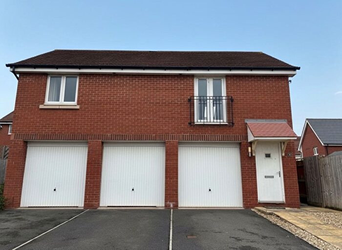 2 Bedroom Flat To Rent In Henrys Run, Exeter, EX5