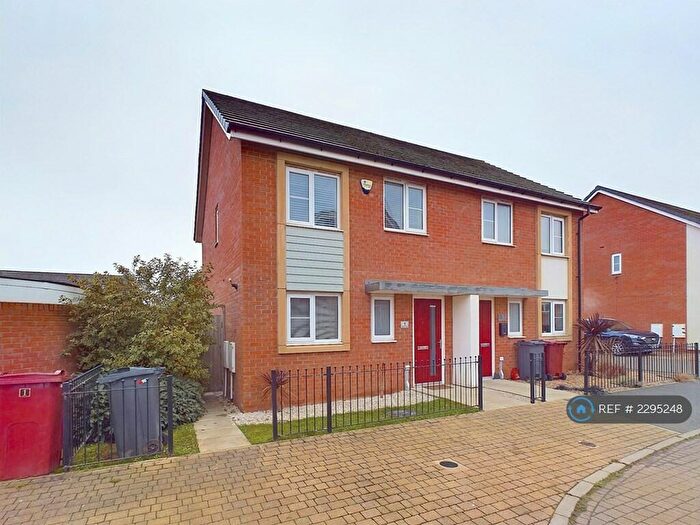 3 Bedroom Semi-Detached House To Rent In Maiden Road, Shirebrook, Mansfield, NG20