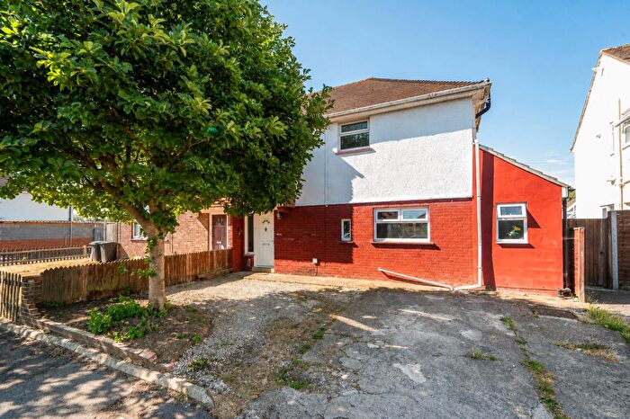 3 Bedroom Semi-Detached House For Sale In Nobes Avenue, Gosport, PO13