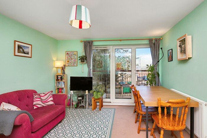 2 Bedroom Flat For Sale In / Duff Street, Dalry, Edinburgh, EH11