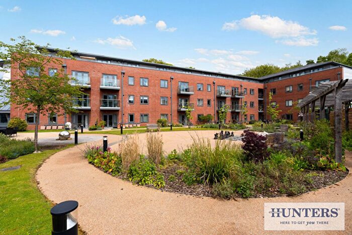 2 Bedroom Flat For Sale In Oak Park Lane, Leeds, LS16