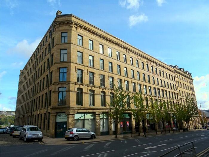 2 Bedroom Apartment For Sale In Broadgate House, Broad Street, Bradford, West Yorkshire, BD1