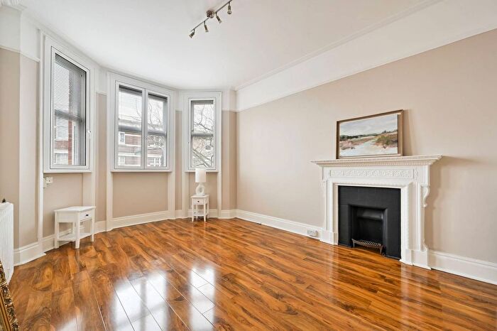 2 Bedroom Flat To Rent In Kensington Mansions, Trebovir Road, Earls Court, London, SW5